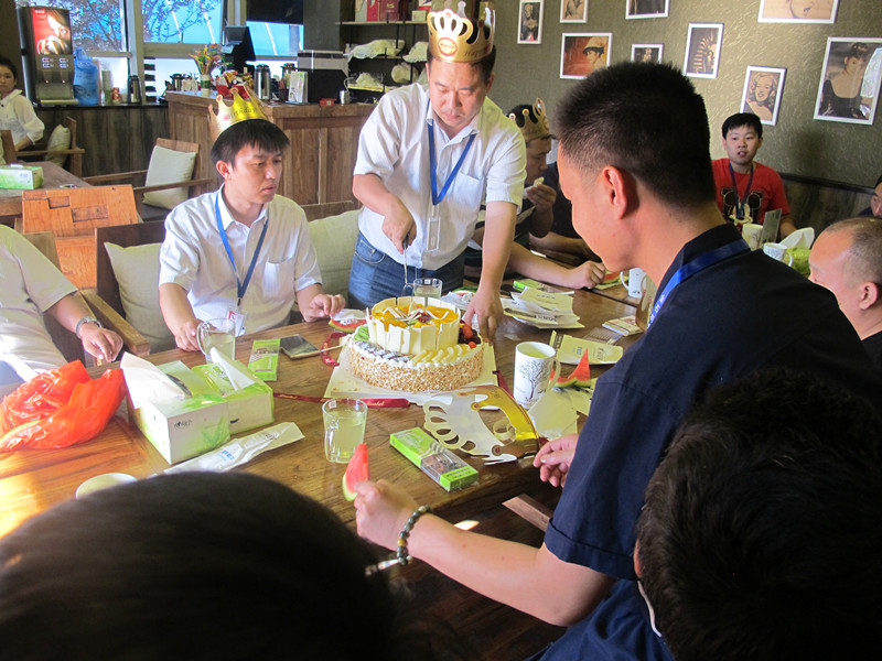 公司举办2016年Q2季度生日会