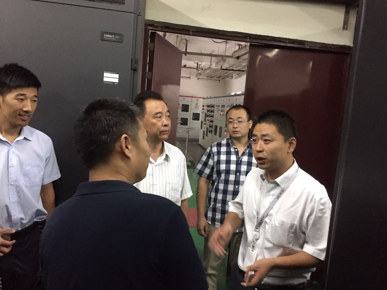 河北商务局领导莅临参观河北慧日信息技术有限公司